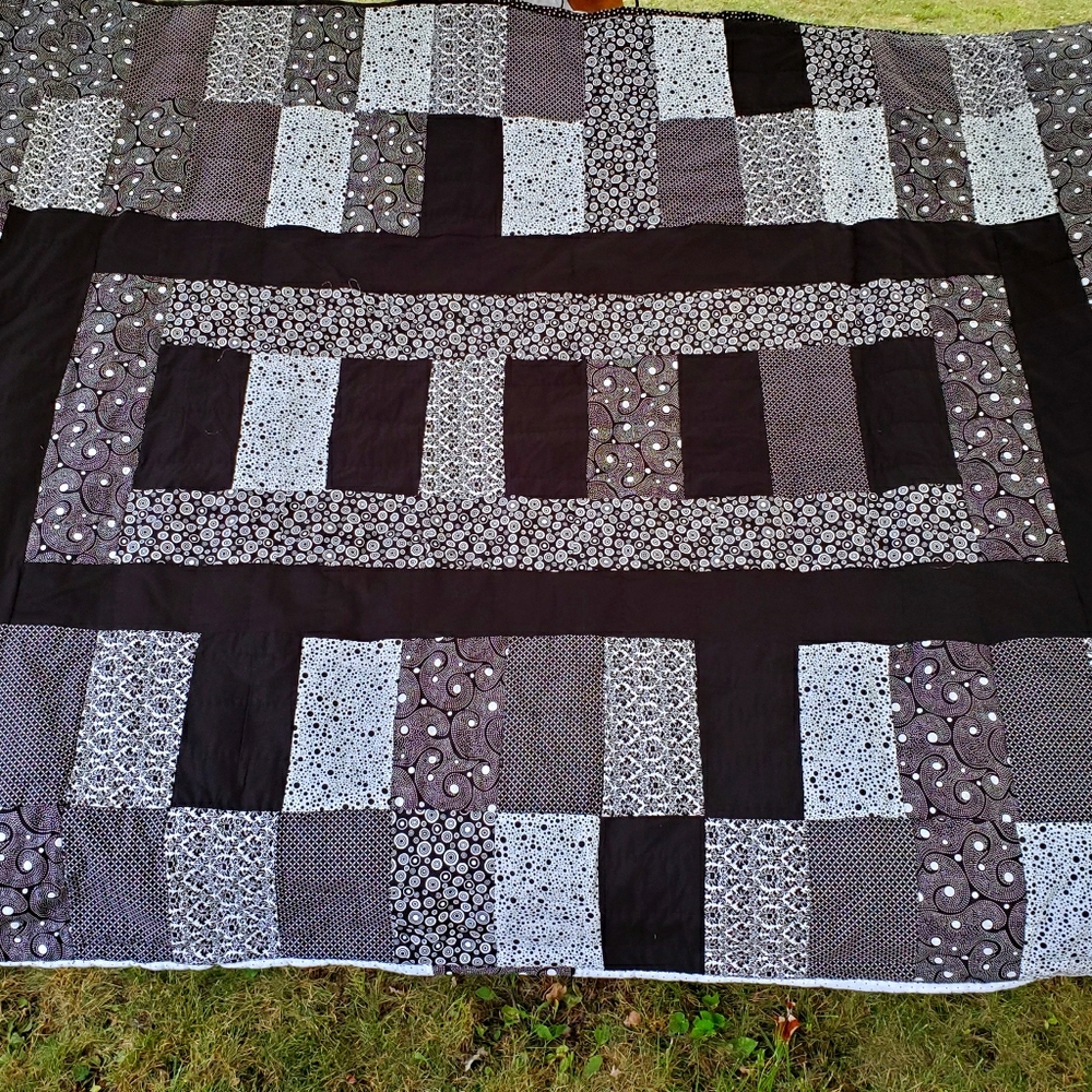 Handmade Quilt - "Midnight Magic" - Picture 7 of 9